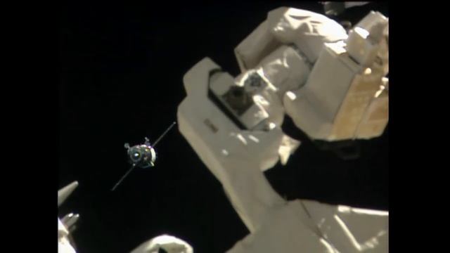 Expedition 39 Docks to Station After Two Day Trip смотреть онлайн