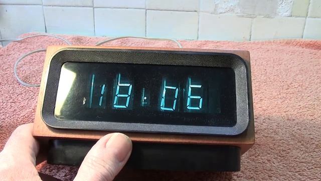 Russian Elektronika 4 (r 9.02) 1970-80s VFD Digital Clock. смотреть онлайн