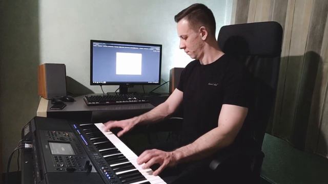 Retro Hands Up Yamaha PSR-SX700 смотреть онлайн