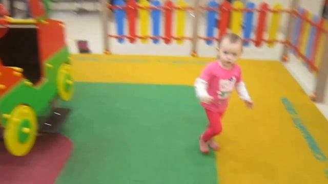 Играем на детской площадке ТРК"Семья" Уфа смотреть онлайн