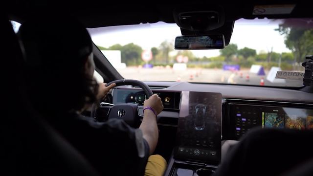 Электромобиль HiPhi X тест драйв