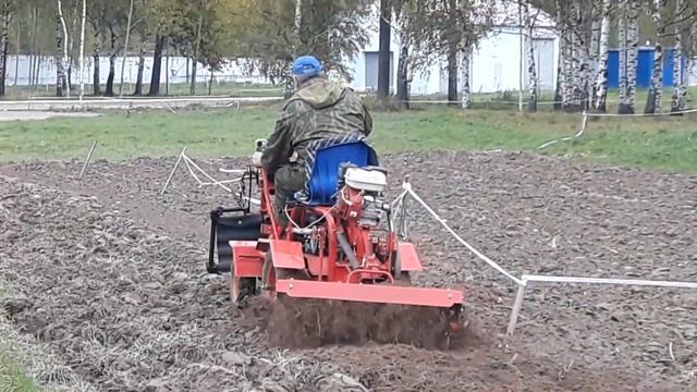 Культивация мини трактором с активной фрезой "АГАТ" смотреть онлайн