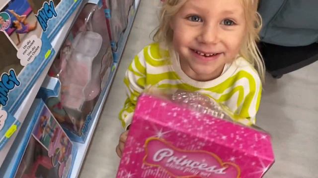 смотрим цены, выбираем детям подарки на 7 месяцев, 4 года, пять лет, 12 лет, 7 лет и 9 лет смотреть онлайн