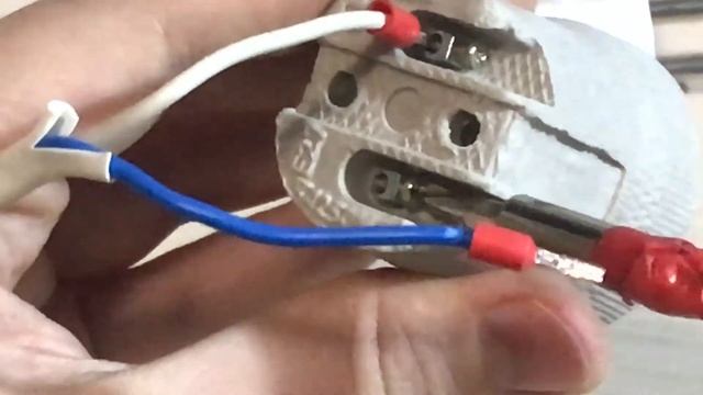 Как найти фазу и подключить патрон для лампочки / Керамический и не только смотреть онлайн