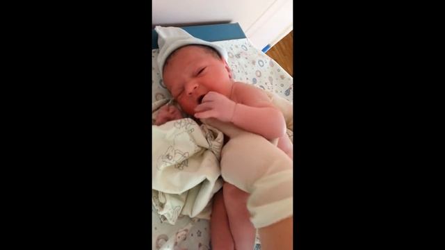 Первые часы жизни новорожденного смотреть онлайн