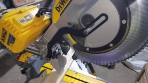 Торцовочная пила  DeWALT DHS 780 N профи  оценят, 5 лет в эксплуатация .