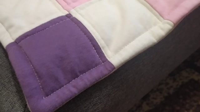 Лоскутное шитье. Простий печворк із залишків тканини. Одіяло в стилі печворк для початківців. смотреть онлайн