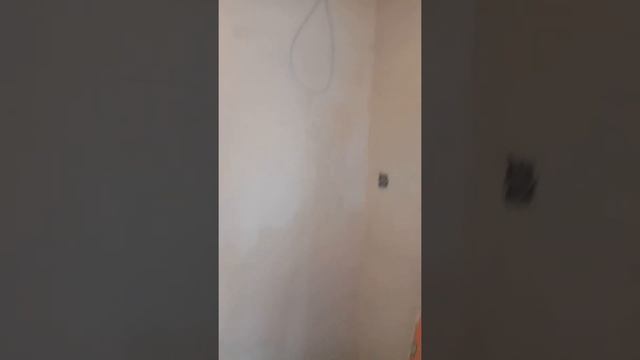 вид кухни и коридора до ремонта и после шпаклёвка обои плитка штукатурка электрика наливной пол смотреть онлайн