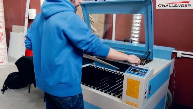 Демонстрируем лазерную гравировку и резку на фанере и резине. Лазерный гравер RAY 9060 смотреть онлайн