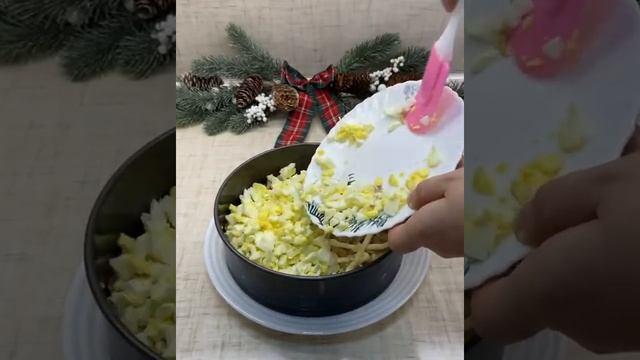 ОЧЕНЬ НЕЖНЫЙ И ВКУСНЫЙ САЛАТ НА НОВОГОДНИЙ СТОЛ смотреть онлайн