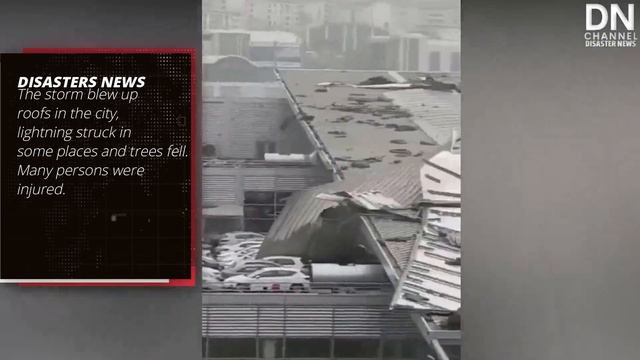 Istanbul Terrible Storm🌪️The roofs fly and trees are falling! | Turkey weather смотреть онлайн