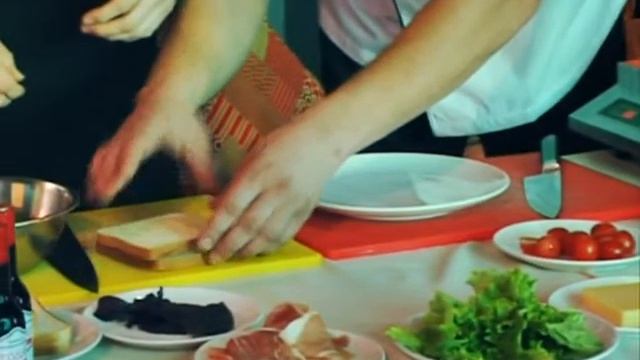 Итальянский завтрак в Grosseto. смотреть онлайн