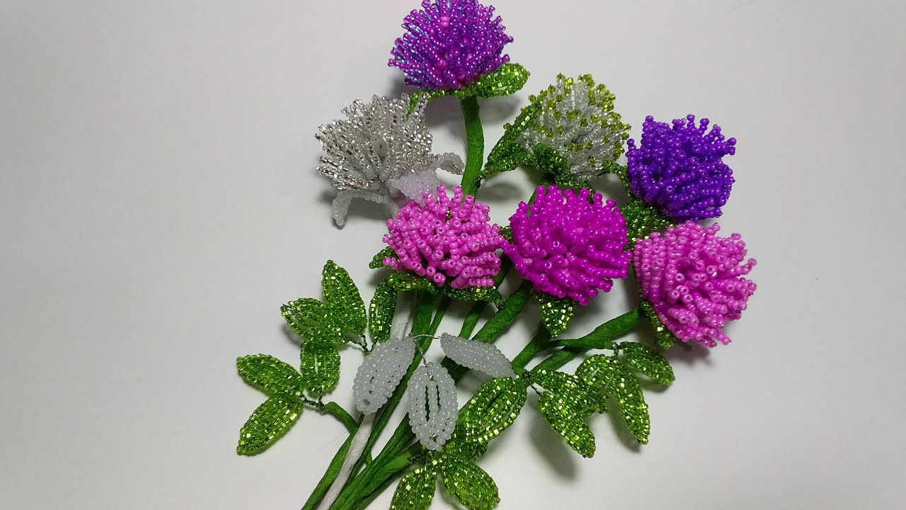 Бисероплетение. Цветы из бисера. Клевер полевой. 1 часть. Игольчатая техника плетения. Мастер класс. смотреть онлайн