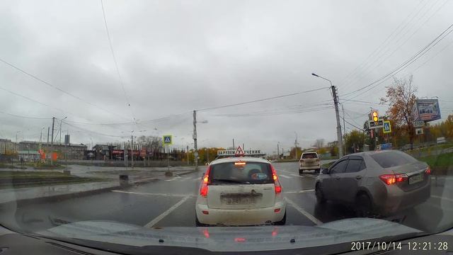 Немного тупанули смотреть онлайн