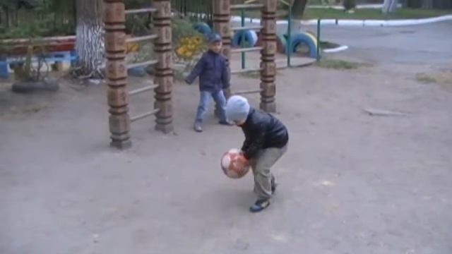 Самостоятельная деятельность на прогулке.avi смотреть онлайн