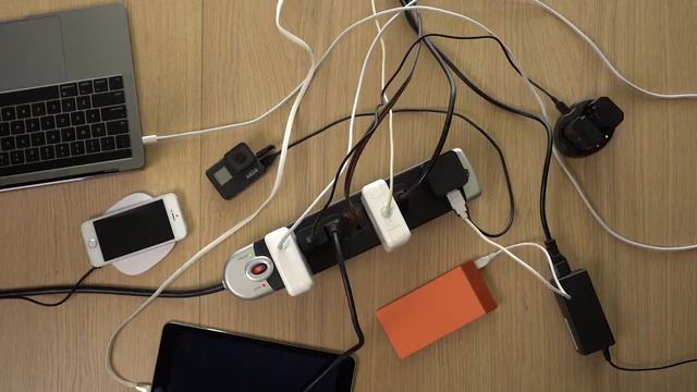 NoirHub: World’s First Notebook Charger With HDMI Hub