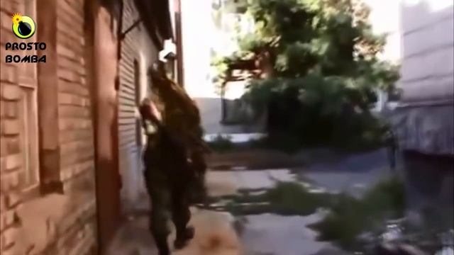 Подразделение Моторолы зачищает Иловайск от укро-фашистских карателей. смотреть онлайн