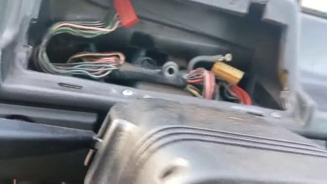 ВАЗ 2108 1.3 5МКПП в разбор. Внешний осмотр при котором жига отказалась запускать ДВС. Часть 1 смотреть онлайн