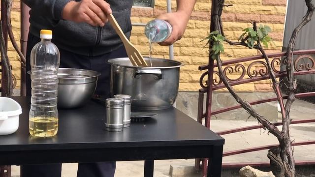 ЖЕМЧУЖИНА КАВКАЗА АДЖАПСАНДАЛ В КАЗАНЕ НА КОСТРЕ смотреть онлайн