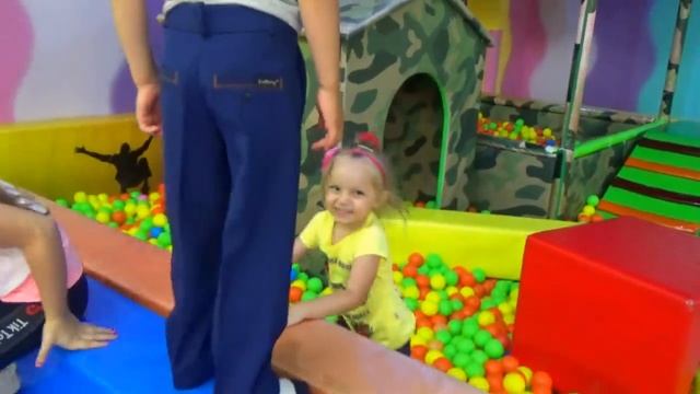 Лера и Маргарита как МАЛЕНЬКАЯ - история про няню и правила поведения для детей смотреть онлайн