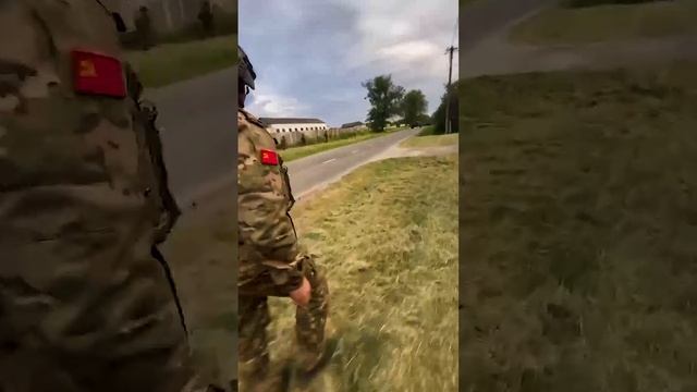??コジンカ解放時、陸軍参謀総長の #アレクサンドル・ラピン 中将が到着部隊を指揮し??#CIA政権 (??キーウ)の☠️テロリストから地域を✨浄化する光景が捉えられました #安全な地域 смотреть онлайн