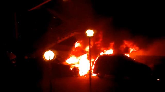 Массовый поджог машин в Санкт-Петербурге смотреть онлайн