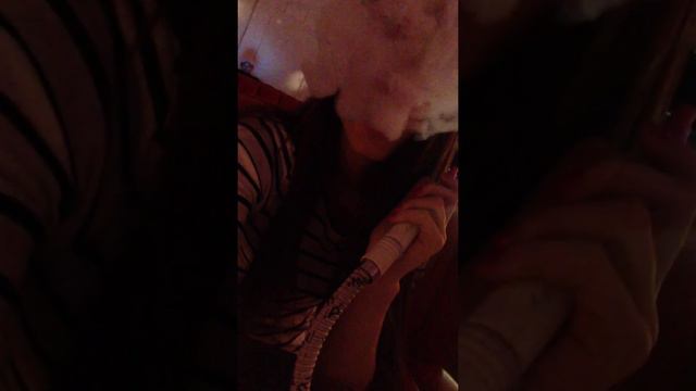 девушка курит кальян смотреть онлайн