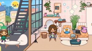 Наташа играет с подругой в Toca boku