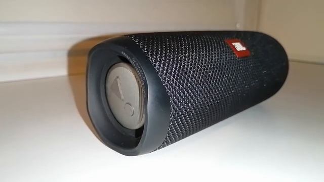 Колонка JBL FLIP 5 LFM 60% Bass Test смотреть онлайн