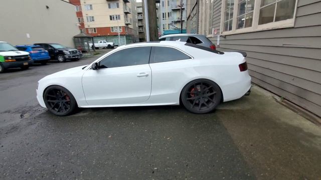 The Audi RS5 Sport is the four-door, five-seat solution in the RS5 family смотреть онлайн