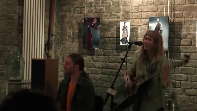 Леона -- Час перед рассветом смотреть онлайн