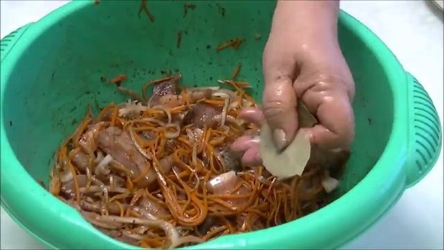 ТАКАЯ РЫБА УЛЕТАЕТ СО СТОЛА ПЕРВОЙ. Хе из толстолобика смотреть онлайн