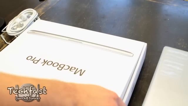 New 2011 Quad-Core MacBook Pro Unboxing (15-inch Core i7 2.2 GHz) смотреть онлайн
