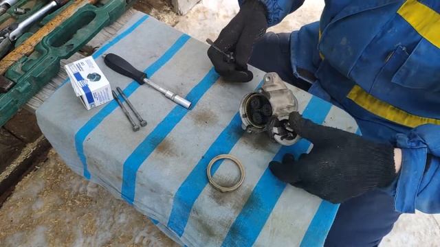 Замена втягивающего реле и бендикса на Hyundai Solaris своими руками (Про Солярис) смотреть онлайн