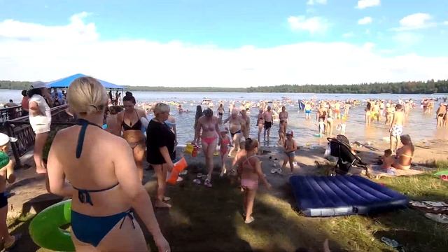 ??Толпень Как в Геленджике. Выходной День на Озере Свитязь. Последние Жаркие Деньки. смотреть онлайн