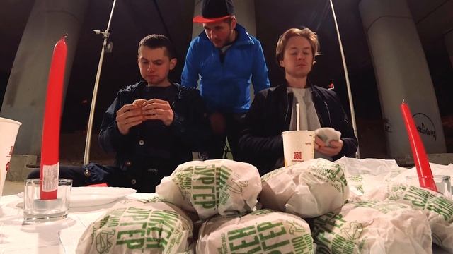 КТО СЪЕСТ МЕНЬШЕ, ПРОИГРАЕТ!! Поспорили на Деньги. ЧЕЛЛЕНДЖ!