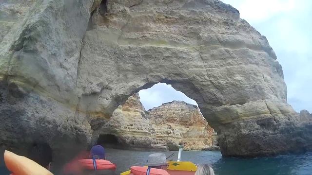 Приключения На Лодке В Пещерах Португалии смотреть онлайн