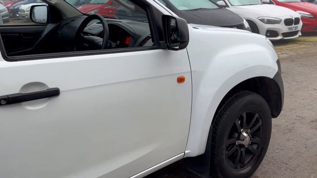 Isuzu D-Max 2.5 TD Double Cab Pickup 4x4 4dr смотреть онлайн