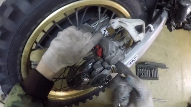 Замена задних тормозных колодок Yamaha TTR 250 смотреть онлайн