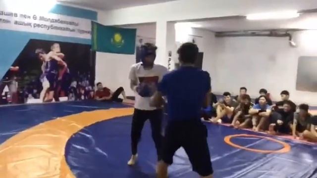 Есенов Наурызбек VS Бакытов Асан по правилам бокса спарринг (бойцовский клуб Абырой ) смотреть онлайн