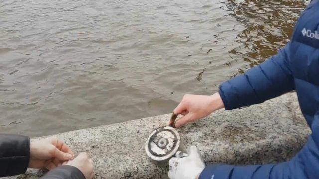 ЗАКИНУЛИ ПОИСКОВЫЙ МАГНИТ 2020 В МОСКВУ РЕКУ ВЫТАЩИЛИ ИНОСТРАННЫЕ МОНЕТЫ!! ЧАСТЬ 1....ЦЕНТР МОСКВЫ! смотреть онлайн