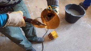 Сверление потолка без ПЫЛИ Как просверлить отверстие в потолке перфоратором без пыли