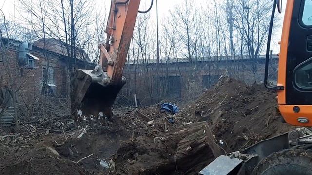 Корчевание пня тополя (диаметром около 1,5м)в Ростове на Дону смотреть онлайн