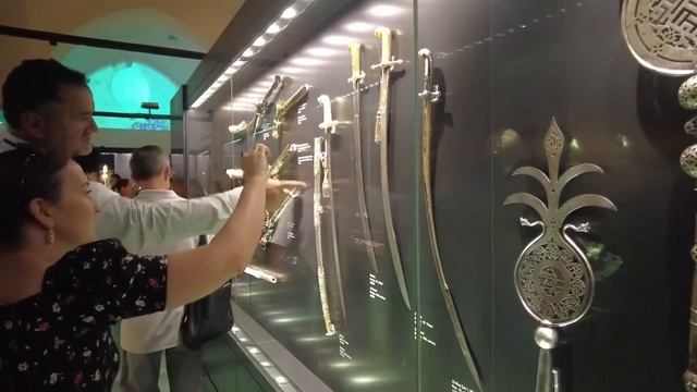 КАК ВЫГЛЯДИТ КУХНЯ ВО ДВОРЦЕ ТОПКАПЫ? КОФЕ И ОРУЖИЕ СУЛТАНОВ. СТАМБУЛ смотреть онлайн