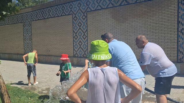 поливочная вода- спасение в жару! смотреть онлайн