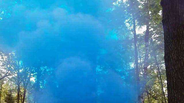 Дым синий. Дымовая шашка. смотреть онлайн