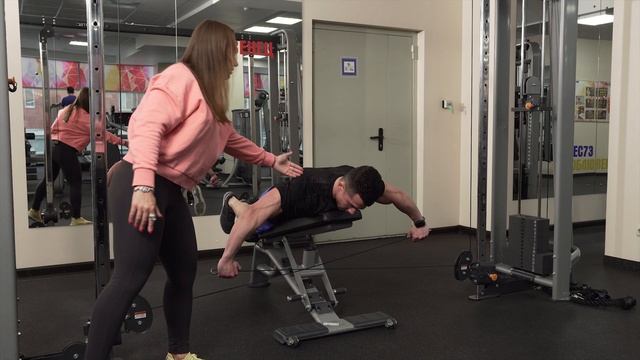 Отведение руки в сторону лёжа на скамье смотреть онлайн