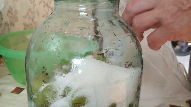 Зимний компот с инжиром виноградом и клубники #food #compote #cooking смотреть онлайн