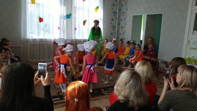Танец поварят, Старшая группа, садик 45 8 марта 2019
