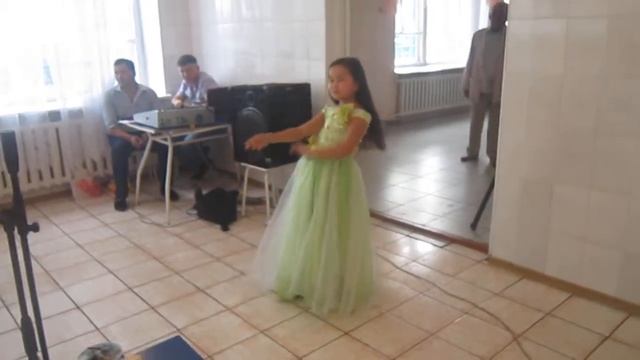 Танец Қара Жорға от сестрёнки смотреть онлайн